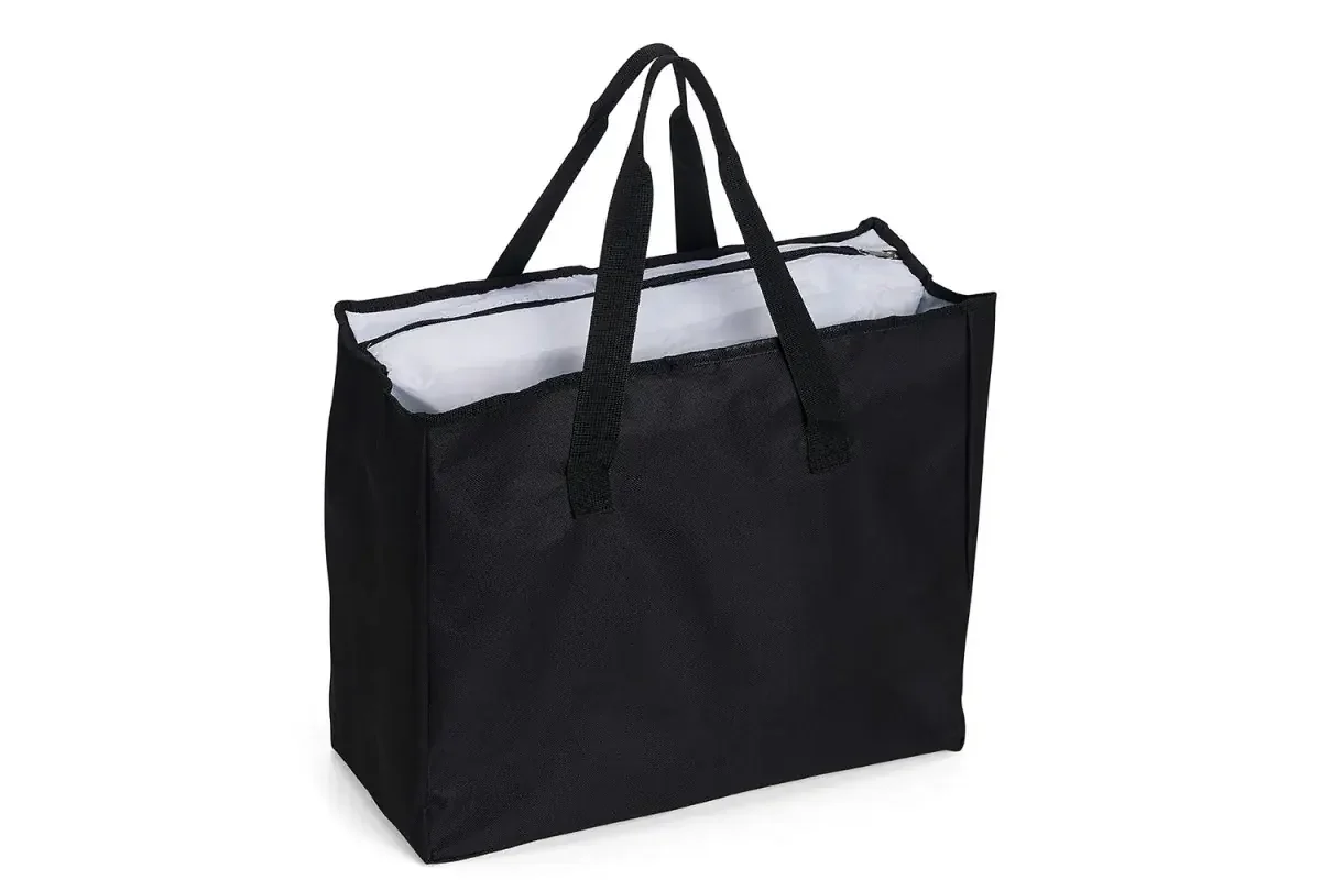 Tote bag térmica preta personalizada para brinde de fim de ano