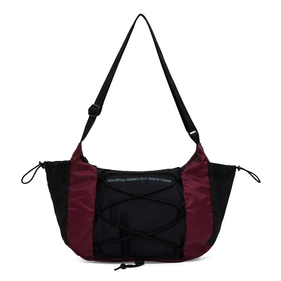Mochila preta clássica personalizada fabricada pela LS Confecções
